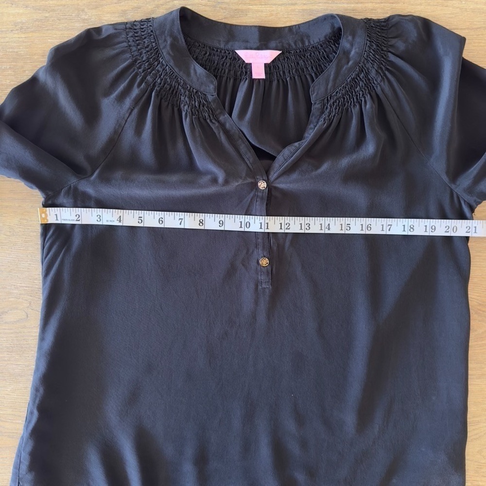 Lilly Pulitzer Elsa 100% Silk Long Sleeve Flowy Top-3 Button V-neck-Onyx-Size Lg - Picture 11 of 16
